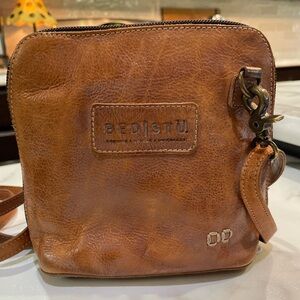 Bedstu leather bag. 7.5” wide, 6.5” tall. Easy access. Adjustable strap.